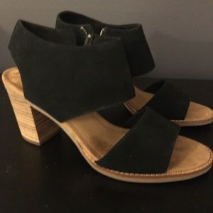 Like new Toms suede black sandal